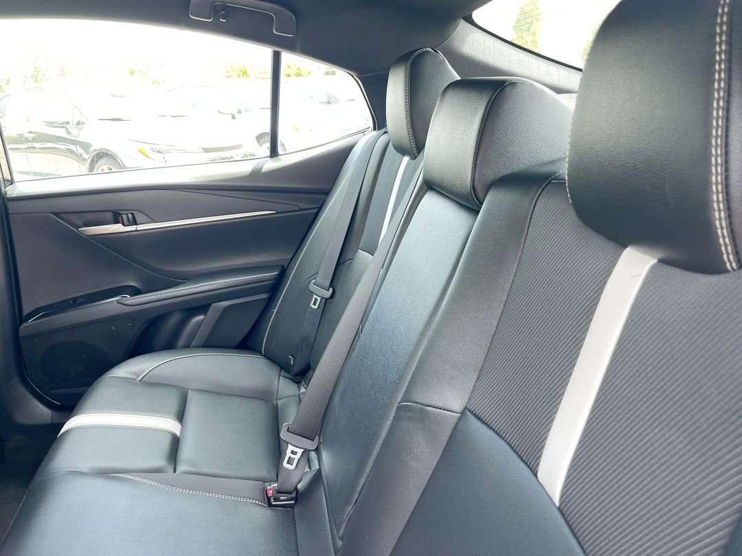 2025 Toyota Camry SE - Photo 9