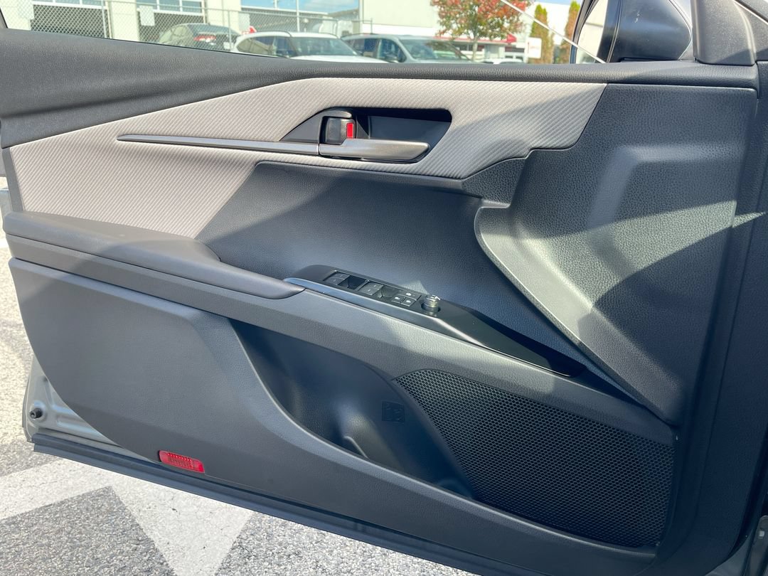 2026 Toyota Camry SE - Photo 8