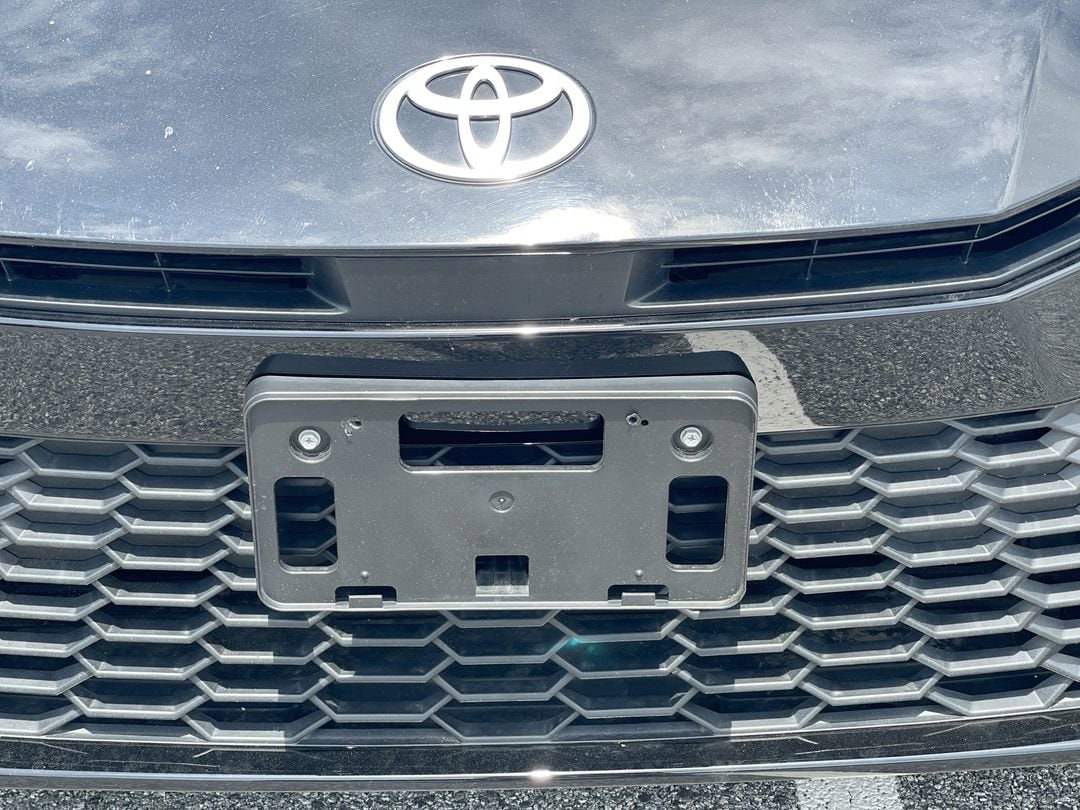 2025 Toyota Camry SE - Photo 19