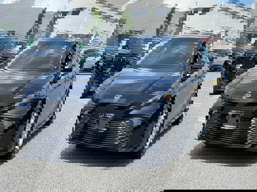 2025 Toyota Camry Hybrid XSE photo 2