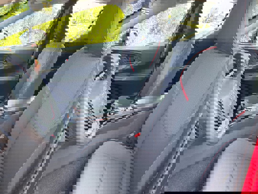 2024 Toyota Prius Prime SE - Photo 11