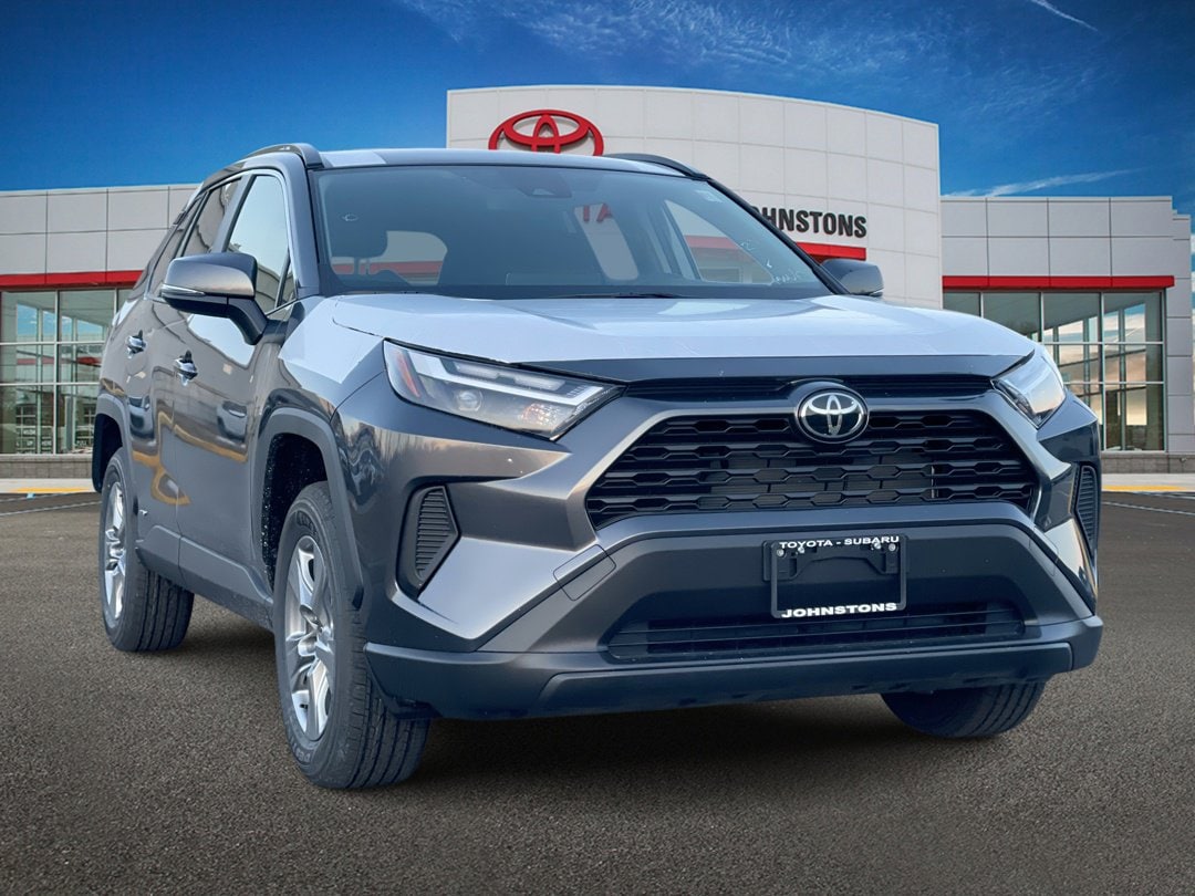 2025 Toyota RAV4 LE's photo