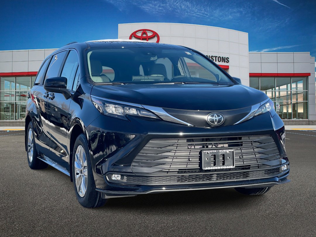 2026 Toyota Sienna XLE's photo