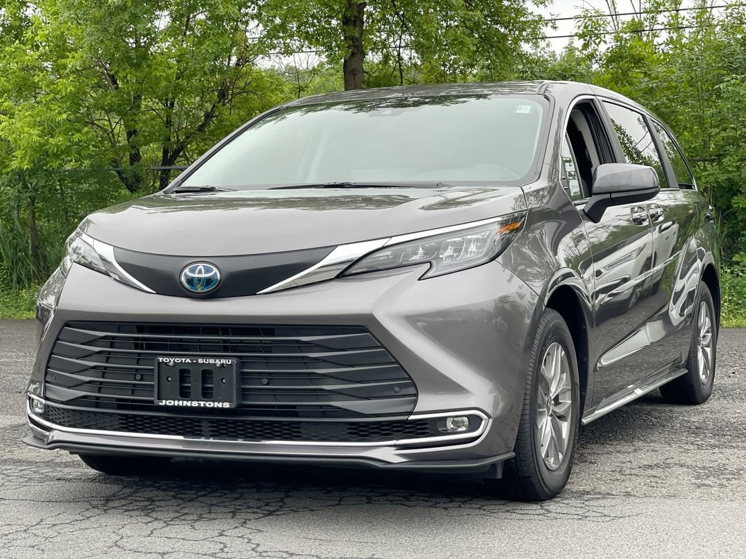 Used 2024 Toyota Sienna XLE with VIN 5TDYSKFC3RS151497 for sale in New Hampton, NY