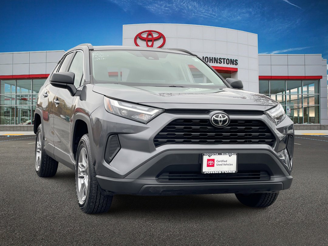2025 Toyota RAV4 LE's photo
