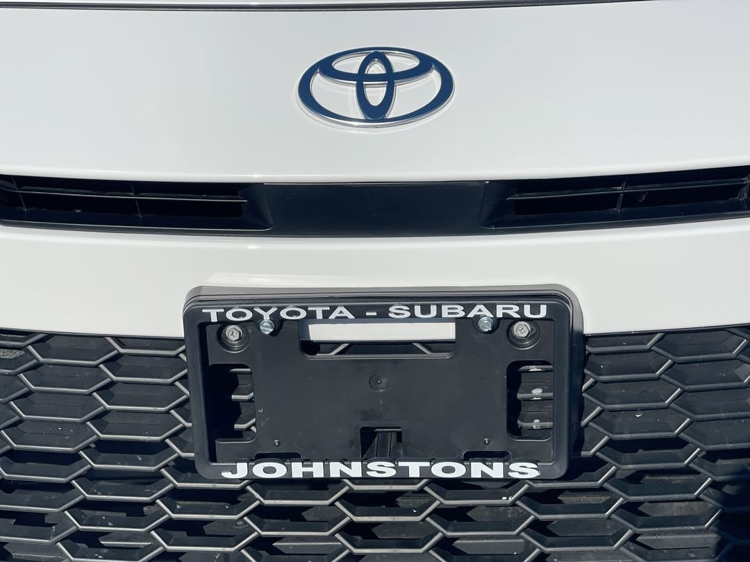 2025 Toyota Camry SE - Photo 18