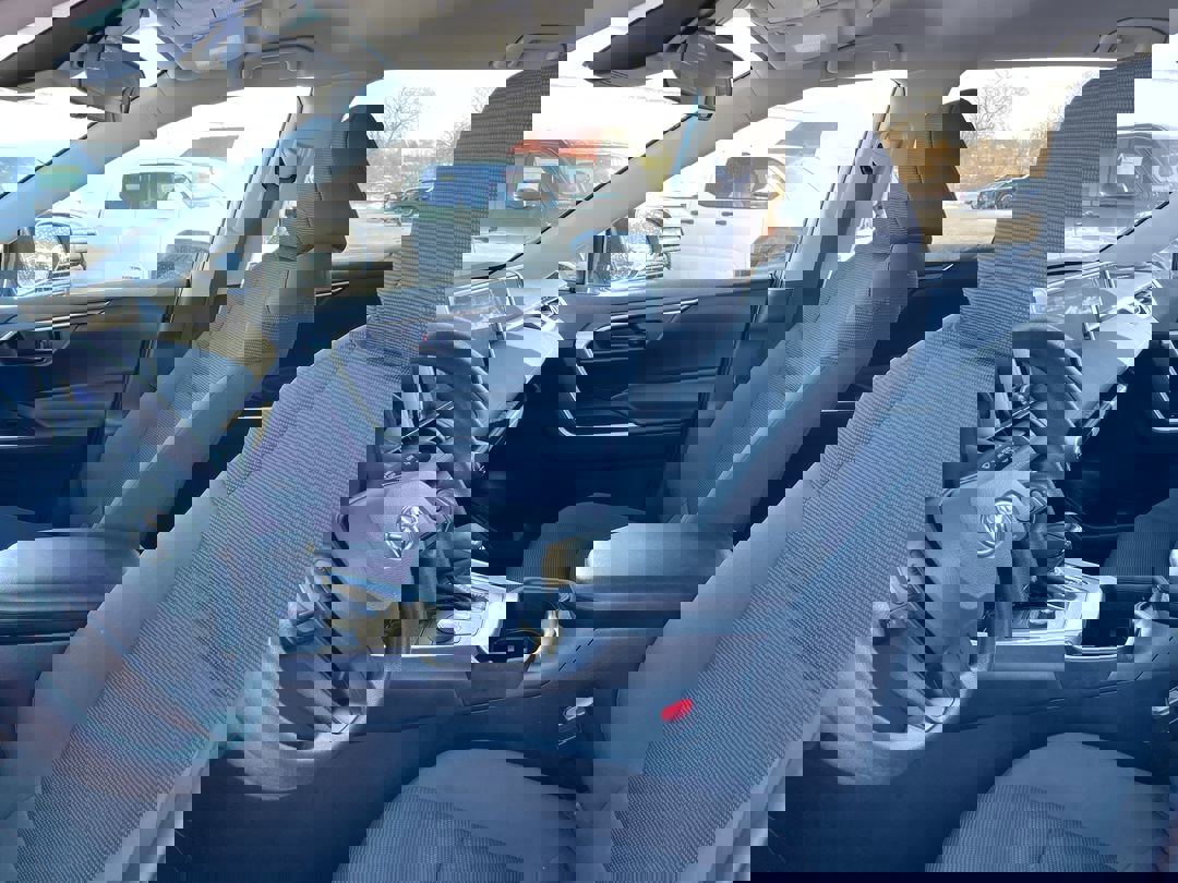 2025 Toyota RAV4 LE - Photo 11