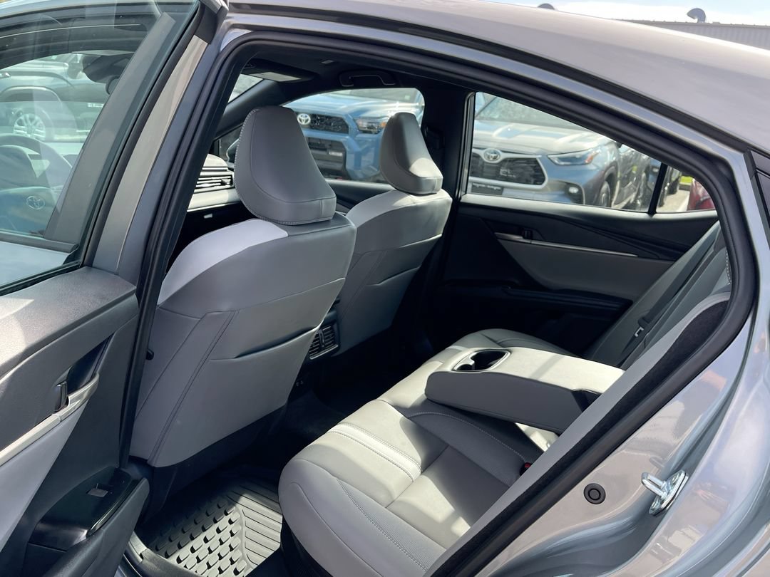 2026 Toyota Camry SE - Photo 9