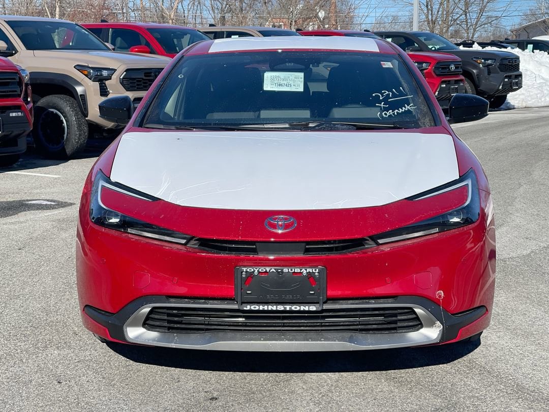 2026 Toyota Prius Plug-in Hybrid SE - Photo 8