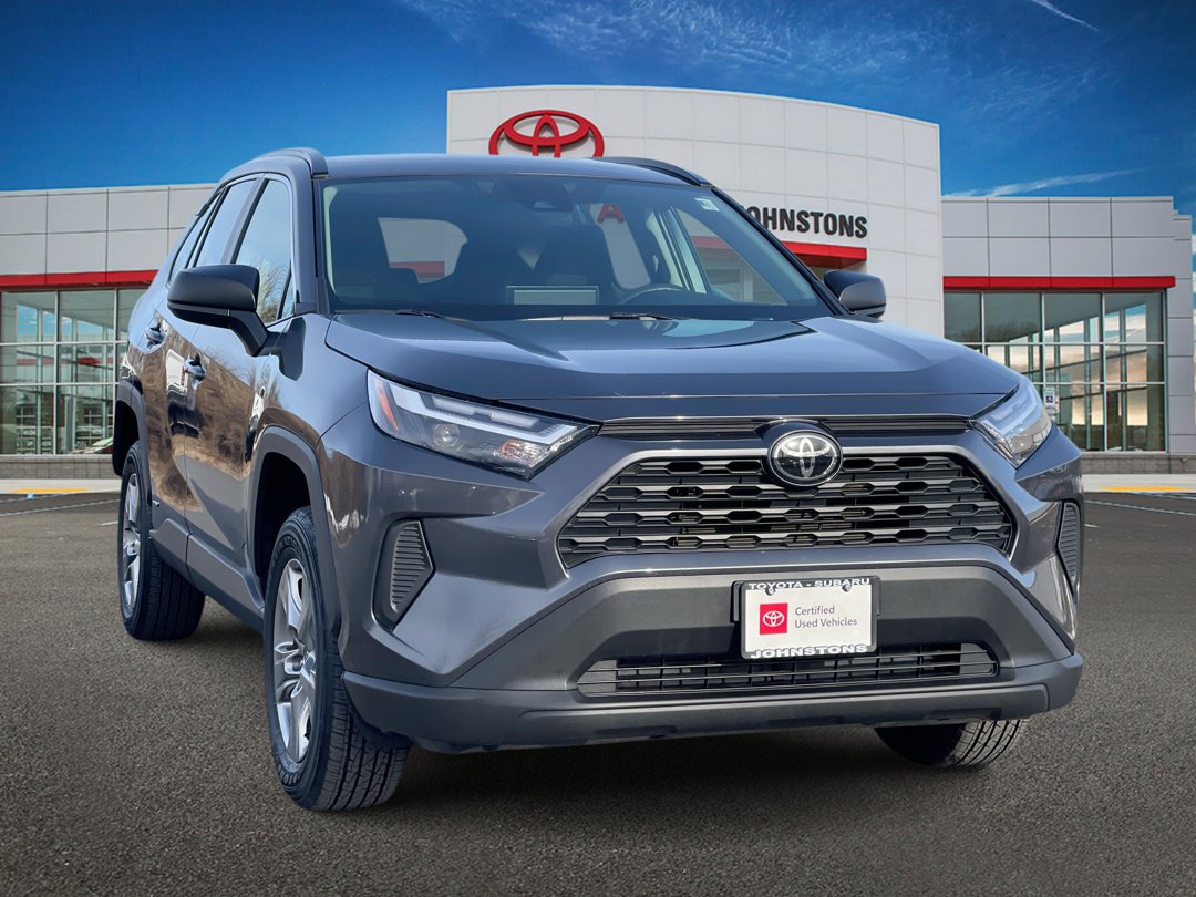 2025 Toyota RAV4 LE's photo