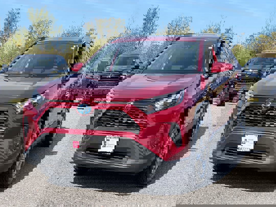 2024 Toyota RAV4 Hybrid XLE photo 2