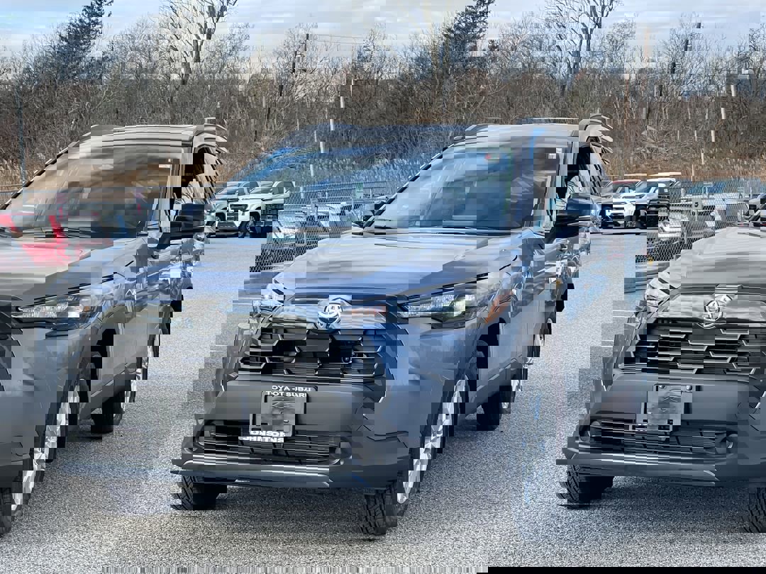 2026 Toyota Corolla Cross LE photo 2