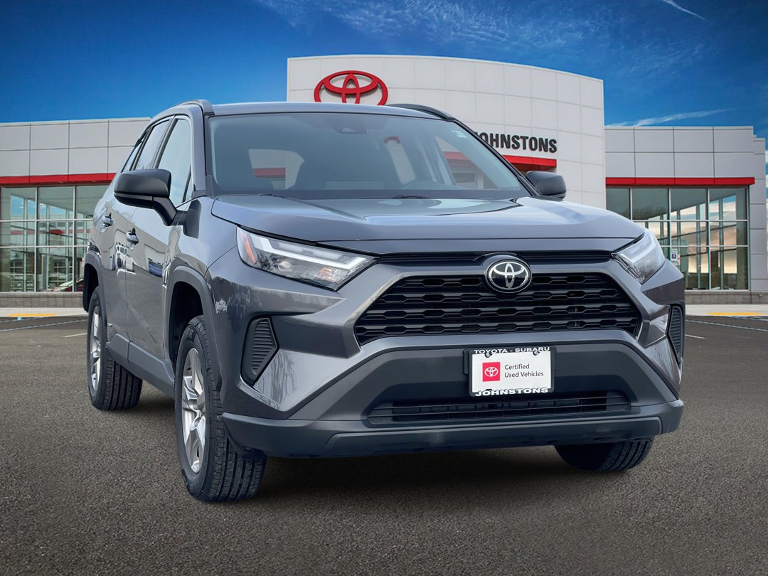 2025 Toyota RAV4 LE's photo