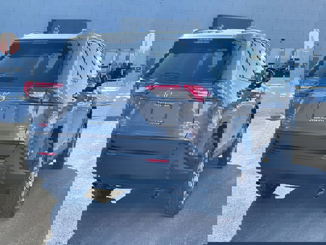 2025 Toyota RAV4 LE - Photo 15