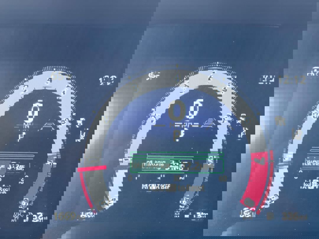 2025 Toyota Corolla SE photo 3