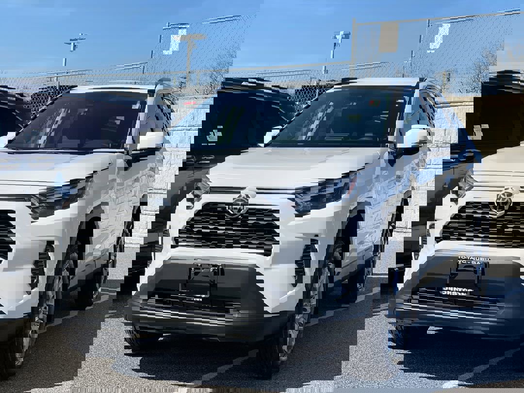 2025 Toyota RAV4 XLE photo 2