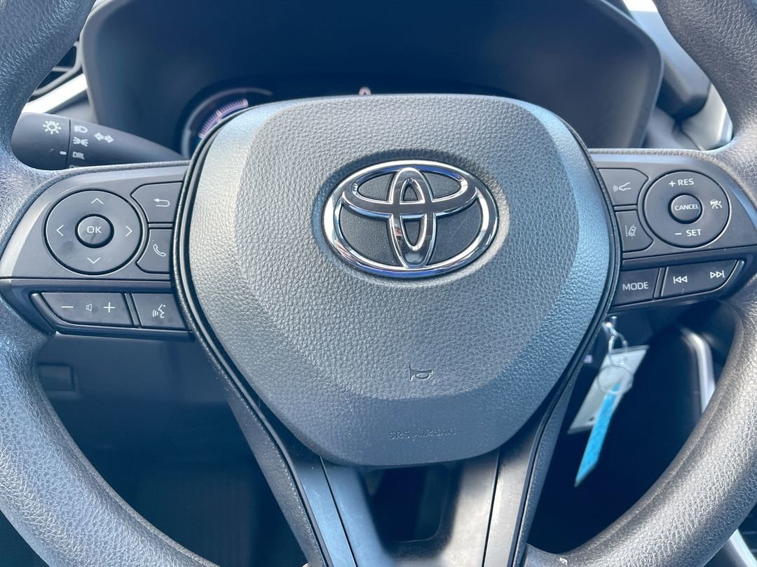 2025 Toyota RAV4 LE - Photo 6