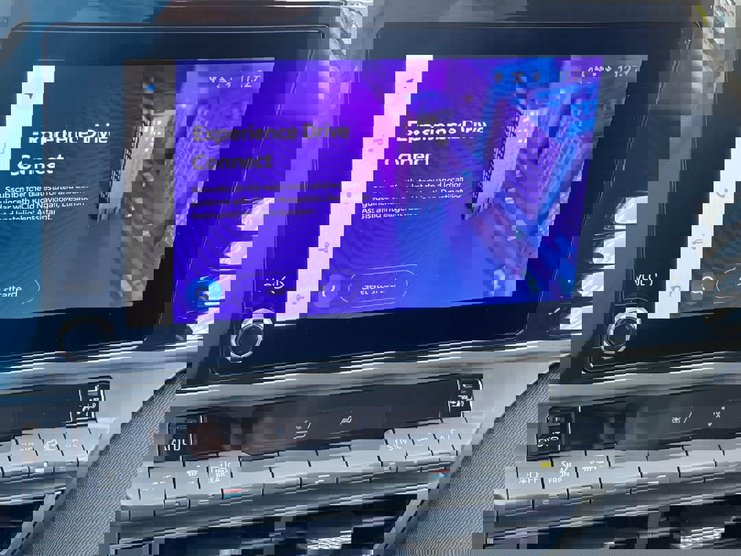 2025 Toyota Camry LE photo 4