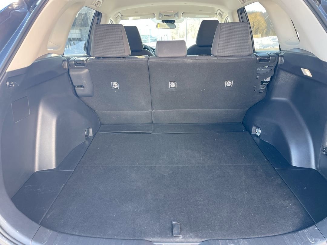 2025 Toyota RAV4 LE - Photo 17