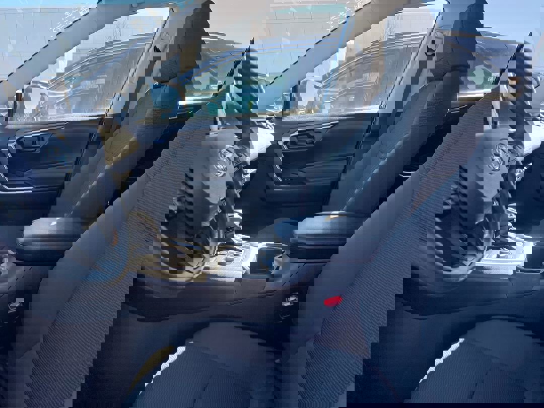 2025 Toyota RAV4 LE - Photo 7