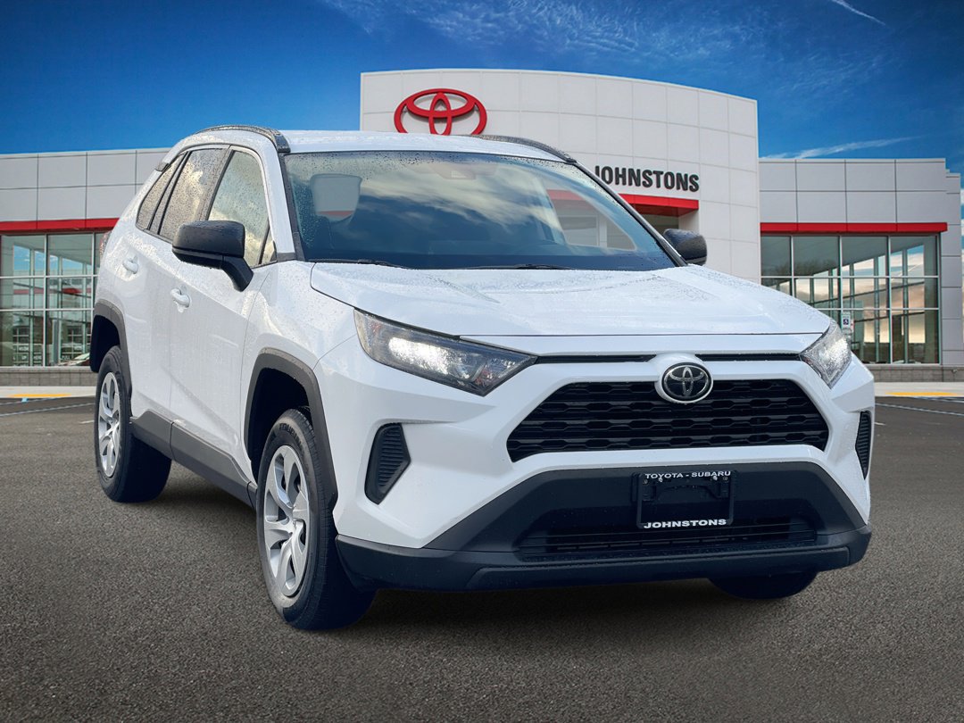 2021 Toyota RAV4 LE's photo