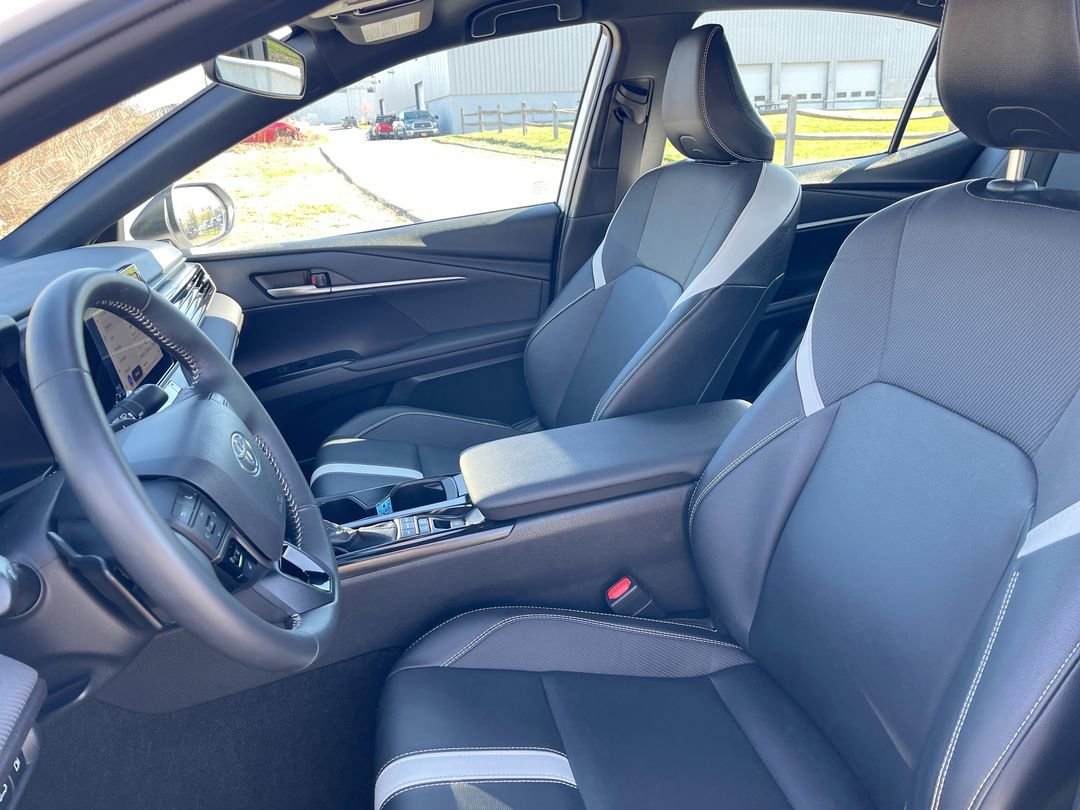 2025 Toyota Camry SE - Photo 10