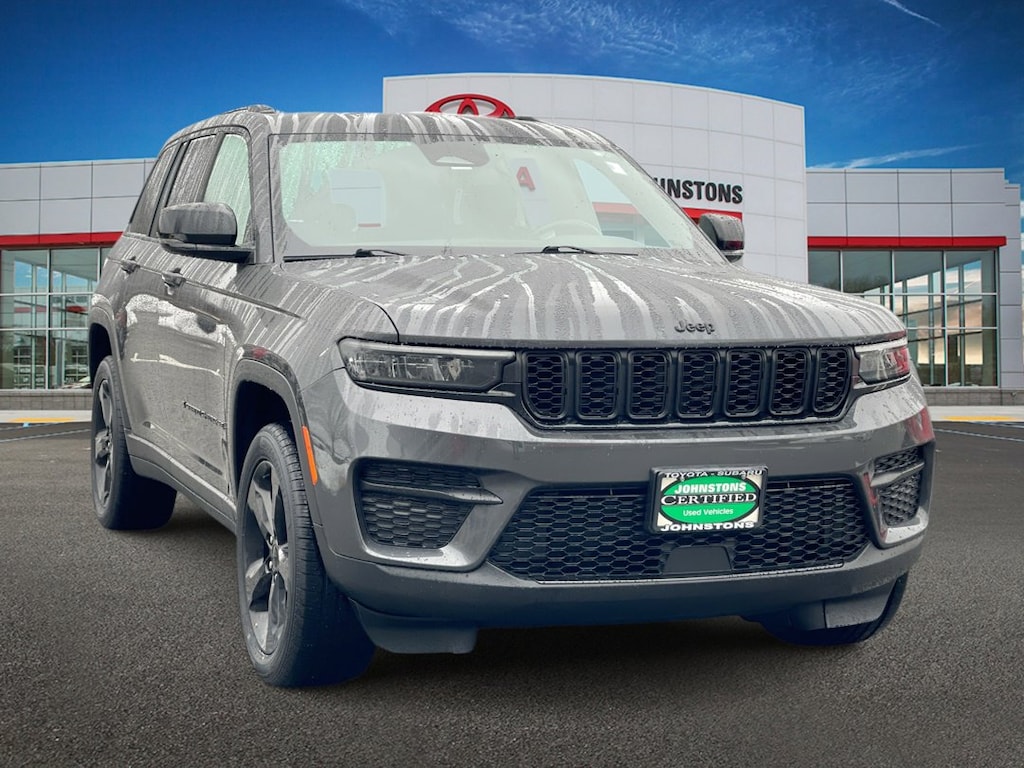 Used 2022 Jeep Grand Cherokee Laredo SUV