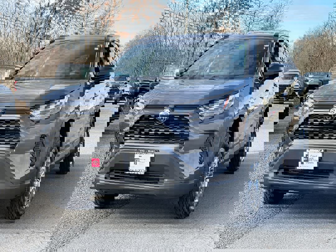 2025 Toyota RAV4 Hybrid LE photo 2