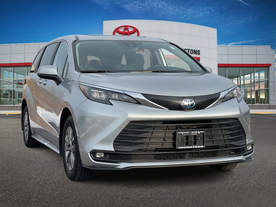 2025 Toyota Sienna XLE's photo