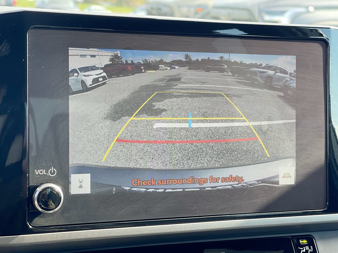 2026 Toyota Camry SE - Photo 6