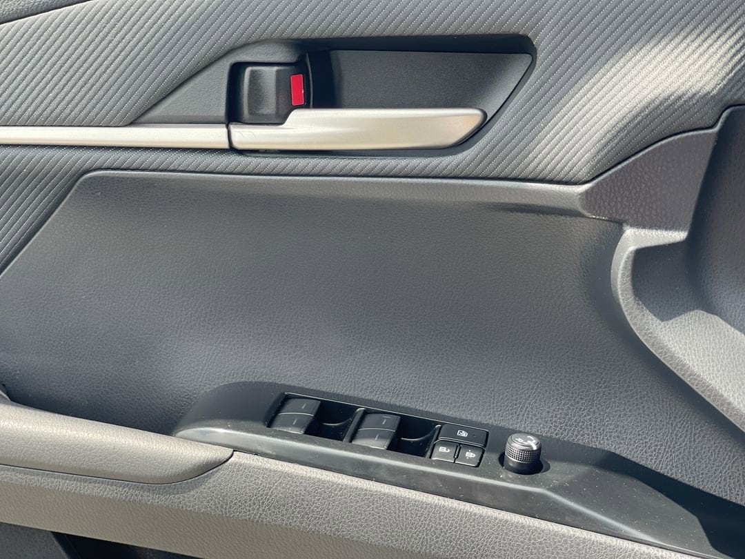 2025 Toyota Camry SE - Photo 8