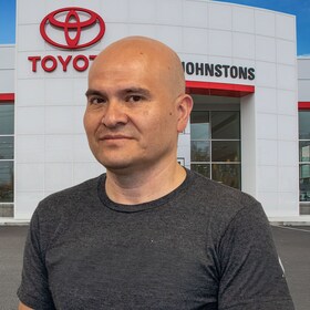 Staff member Carlos Urgiles from 0fc74ec9d957