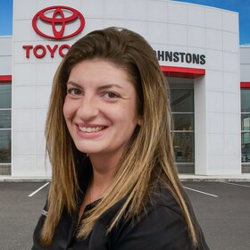 Staff member Samantha Gordon from 0fc74ec9d957