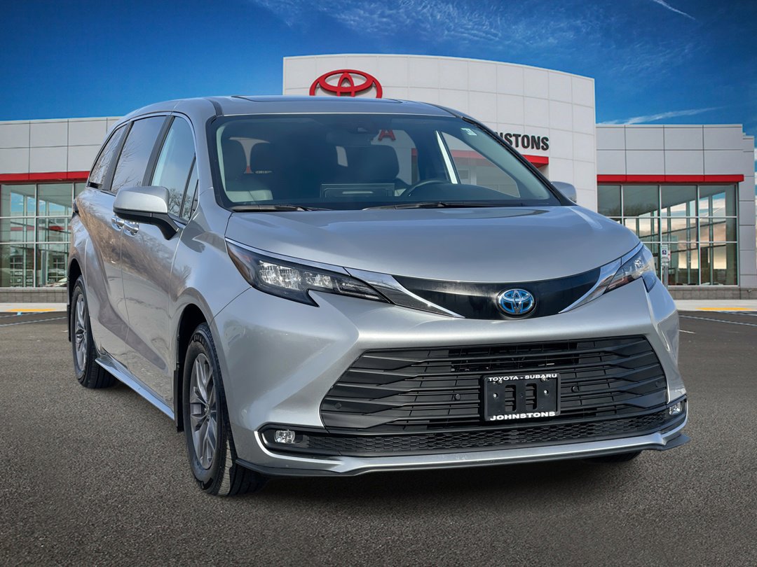 2025 Toyota Sienna XLE's photo