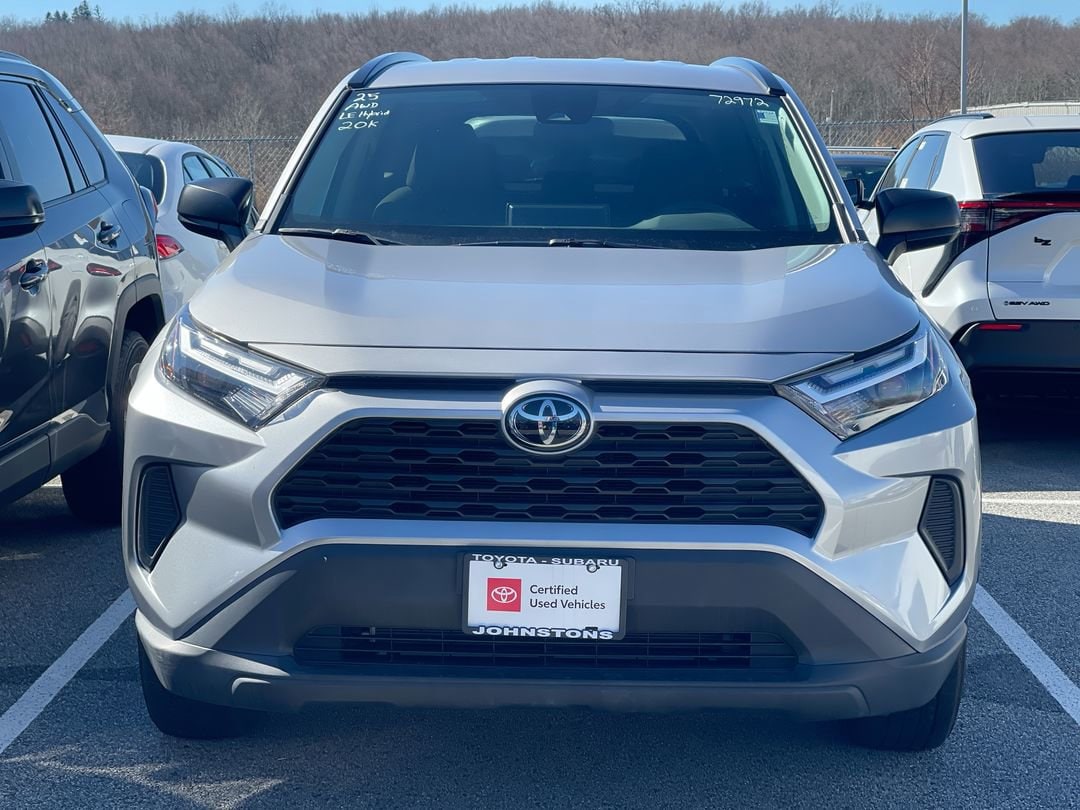 2025 Toyota RAV4 LE - Photo 8