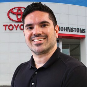 Staff member Luis Rivera from ID_5dde06