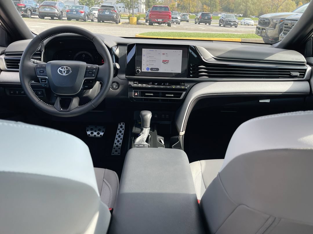 2026 Toyota Camry SE - Photo 10