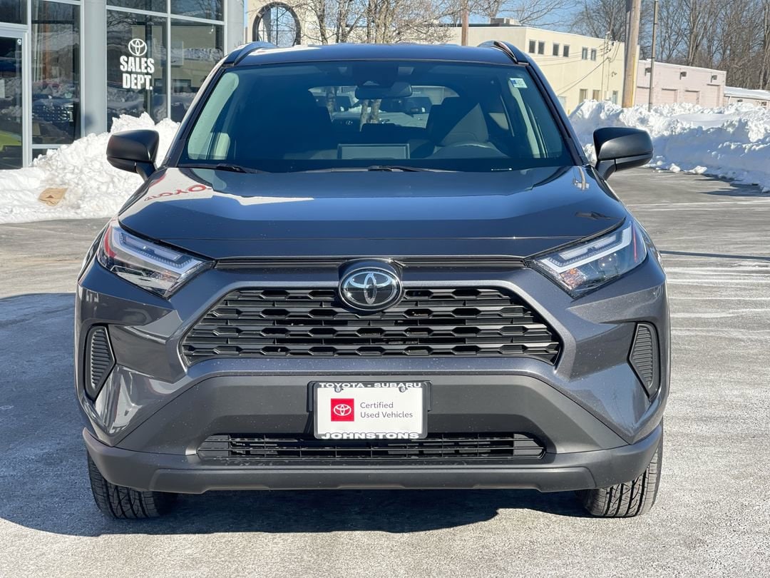2025 Toyota RAV4 LE - Photo 12
