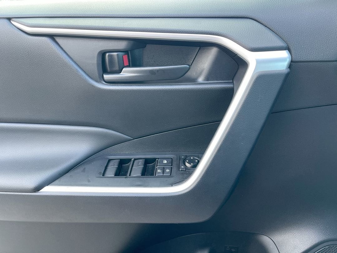 2025 Toyota RAV4 LE - Photo 7