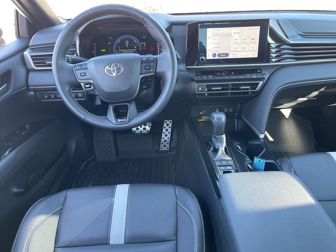 2025 Toyota Camry SE - Photo 9