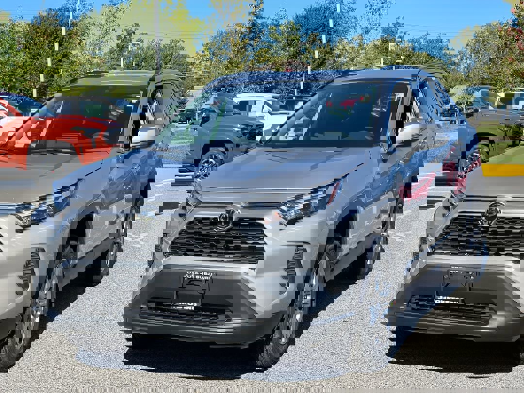 2025 Toyota RAV4 XLE photo 2