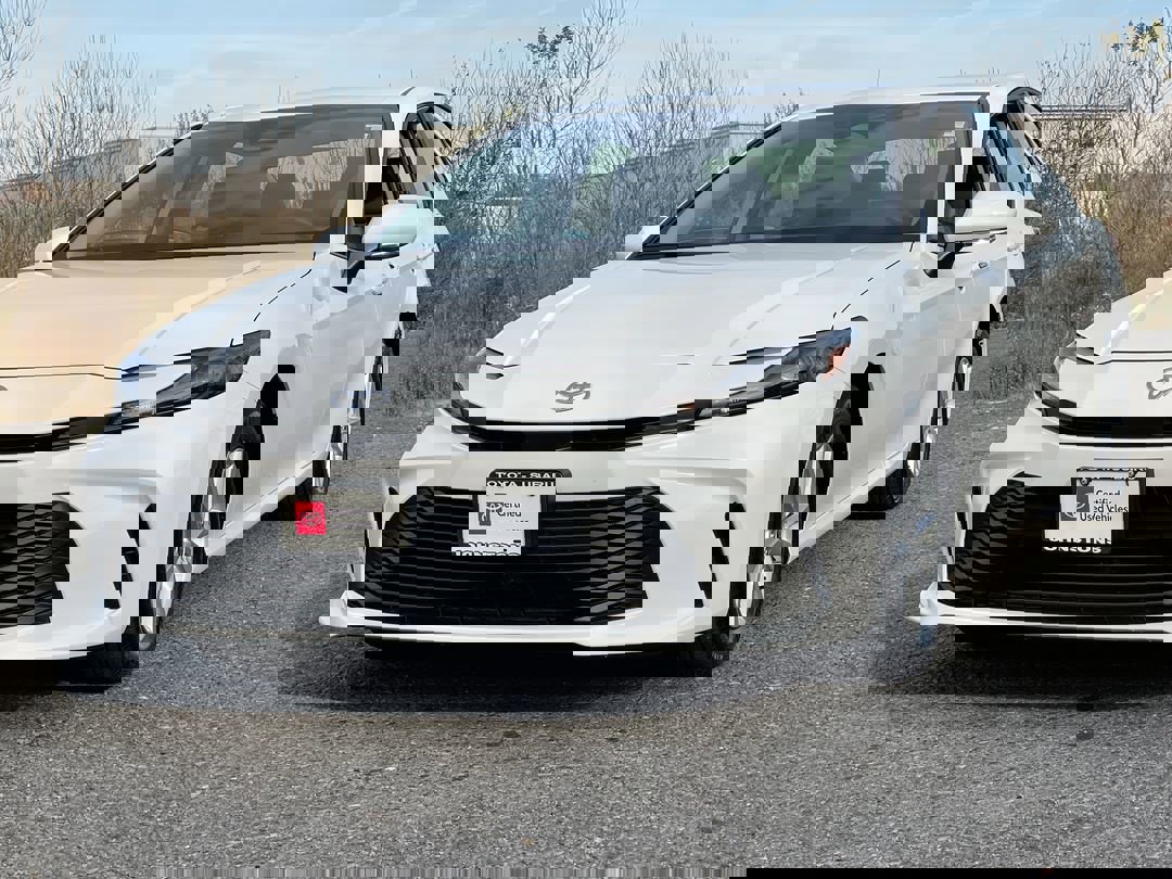2025 Toyota Camry LE photo 2