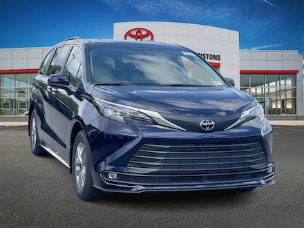 2026 Toyota Sienna XLE 8 Passenger Van Passenger Van