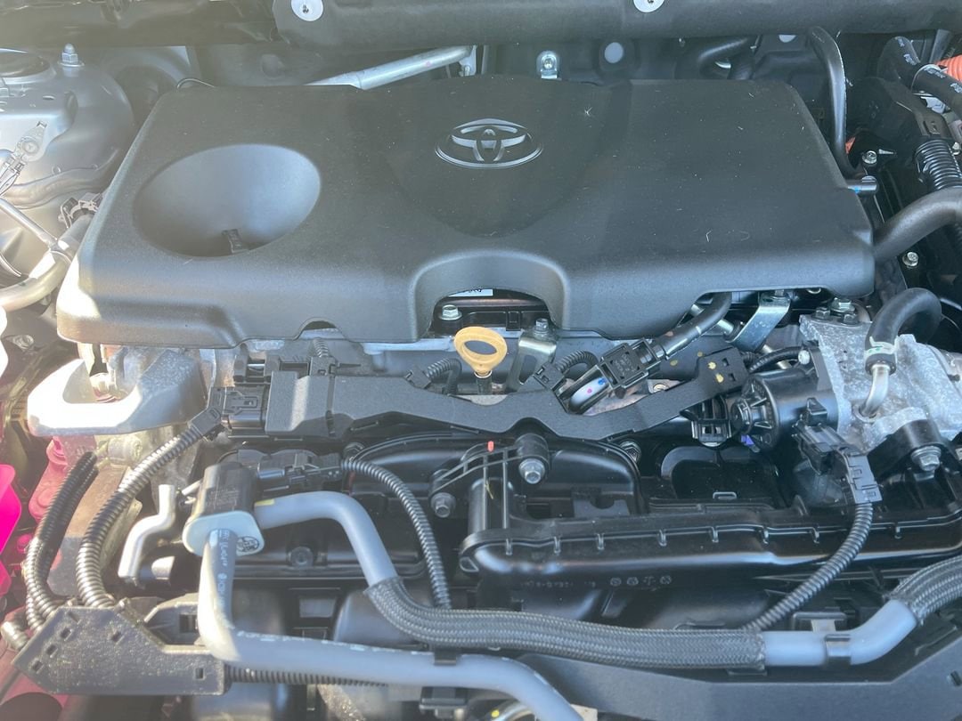 2025 Toyota RAV4 LE - Photo 14