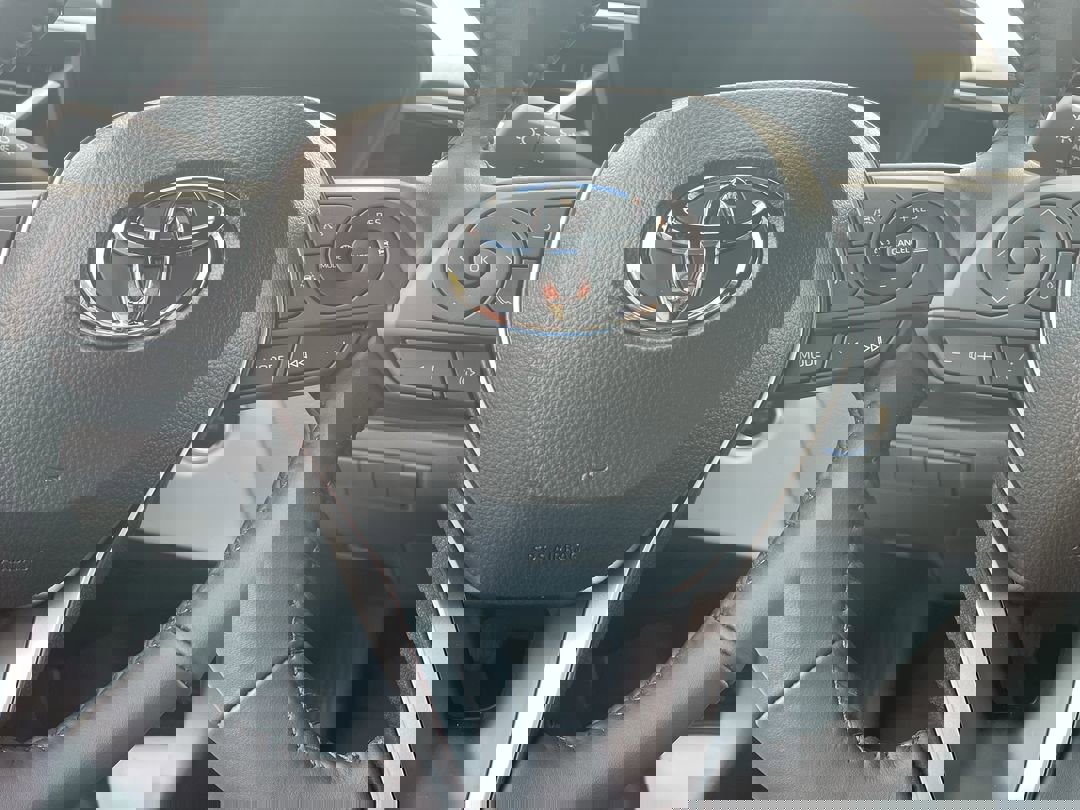 2025 Toyota Corolla SE photo 3