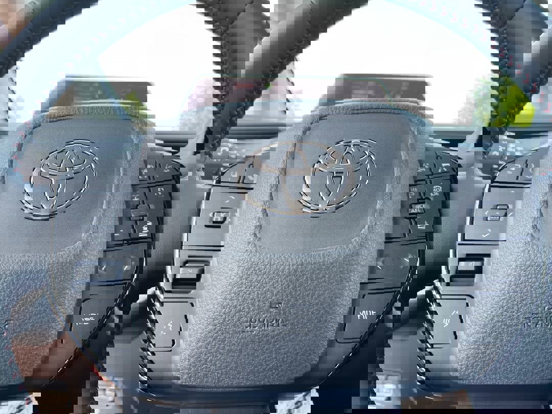 2024 Toyota Prius Prime SE - Photo 7