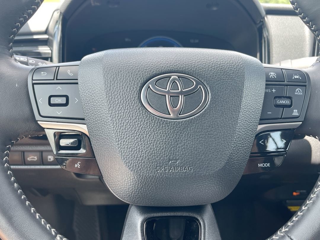 2025 Toyota Camry SE - Photo 7