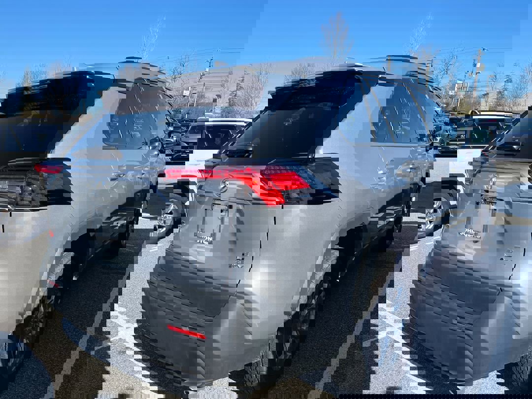 2025 Toyota RAV4 LE - Photo 11