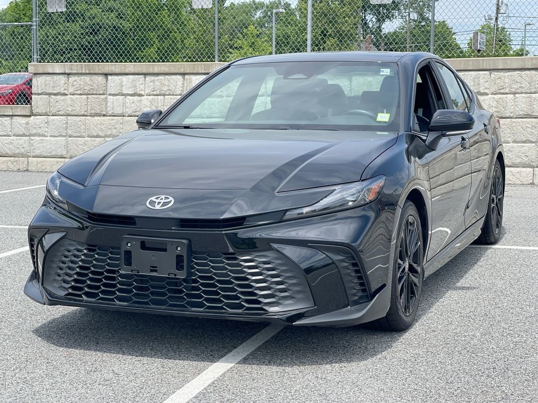 2025 Toyota Camry SE - Photo 13