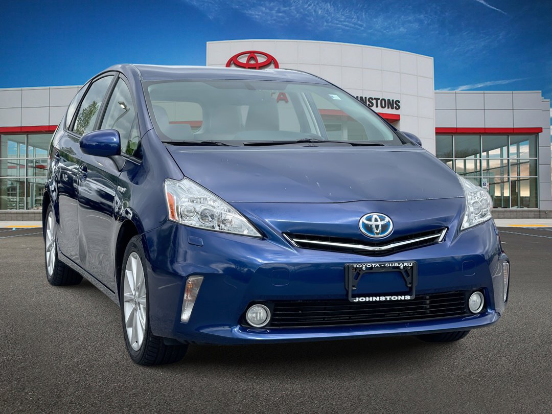 2014 Toyota Prius v Five's photo